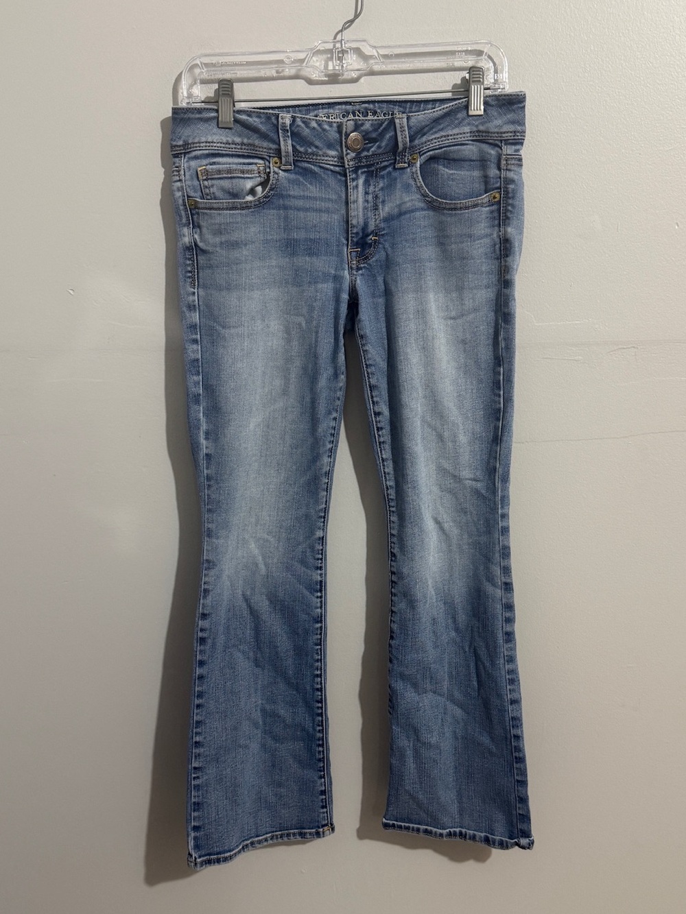 American Eagle Jeans Womens 6 short Kick Boot Low Rise Stretch Bootcut Light Was